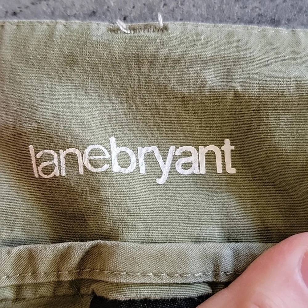 LANE BRYANT Shorts w/ Stylish Belt Loop Design Green size 16 - Picture 7 of 12